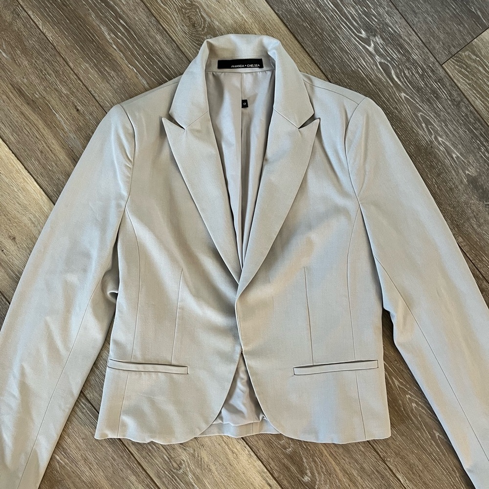 Amanda & Chelsea Light Gray Blazer - Picture 2 of 9